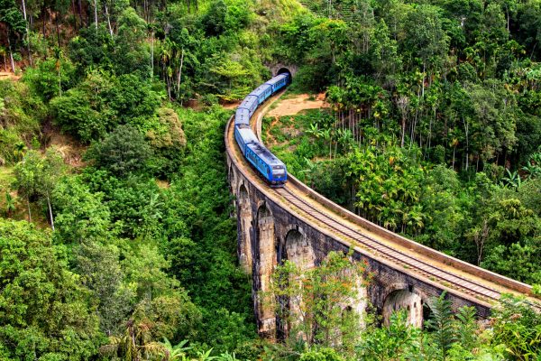 nine_arch_ella_train_ride_Sri Lanka-Patheraescapes-Indulge Tour